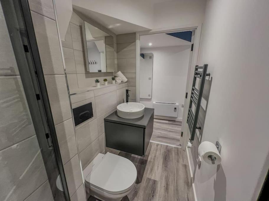 Orange Rentals-High Spec, Midnight Suite, Sleeps 4-Pets Welcome! Liverpool Luaran gambar
