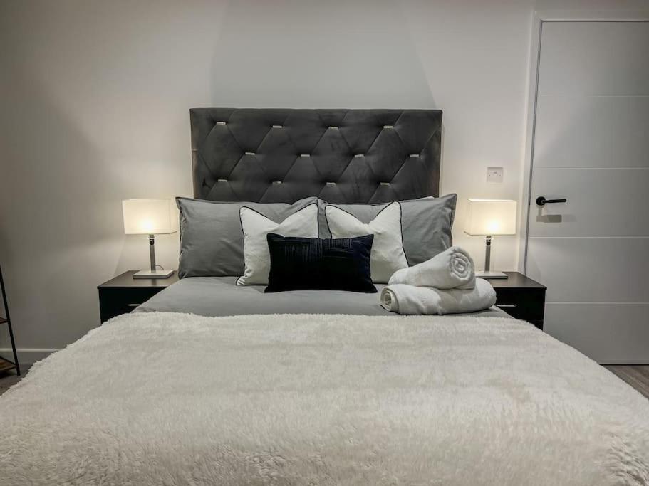 Orange Rentals-High Spec, Midnight Suite, Sleeps 4-Pets Welcome! Liverpool Luaran gambar